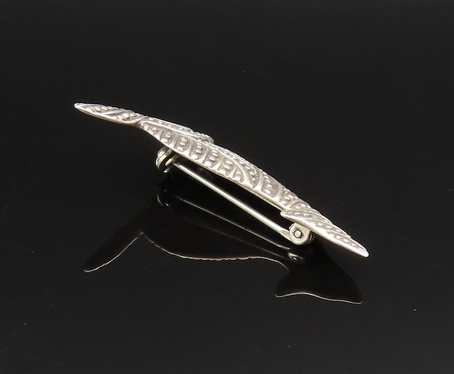 925 Sterling Silver  Vintage Dotted Howling Wolf Dog Brooch Pin  BP9694