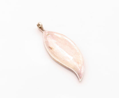 925 Sterling Silver  Vintage Mother Of Pearl Carved Leaf Pendant  PT20253
