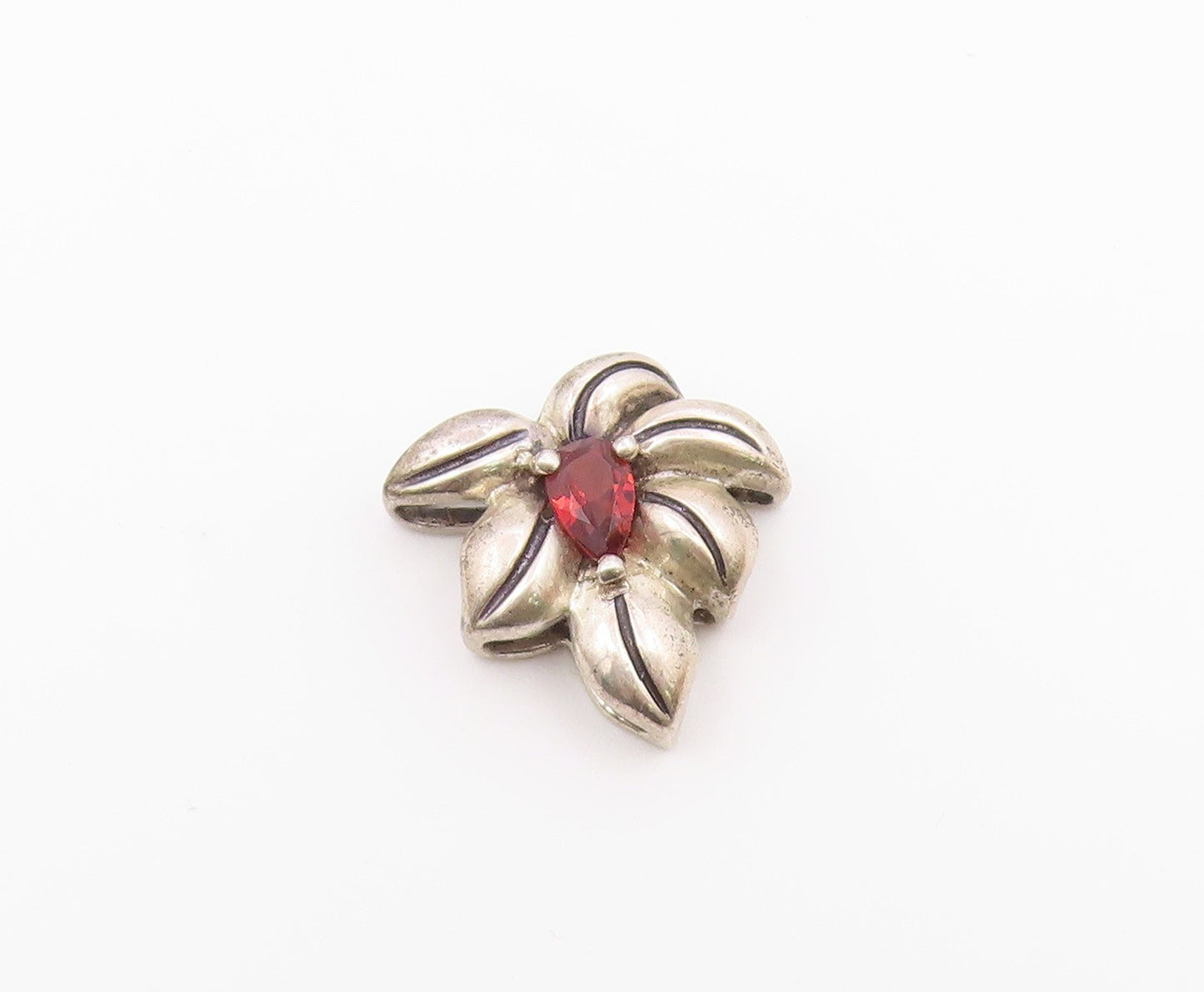 925 Sterling Silver  Vintage Garnet Floral Leaf Motif Pendant  PT16206