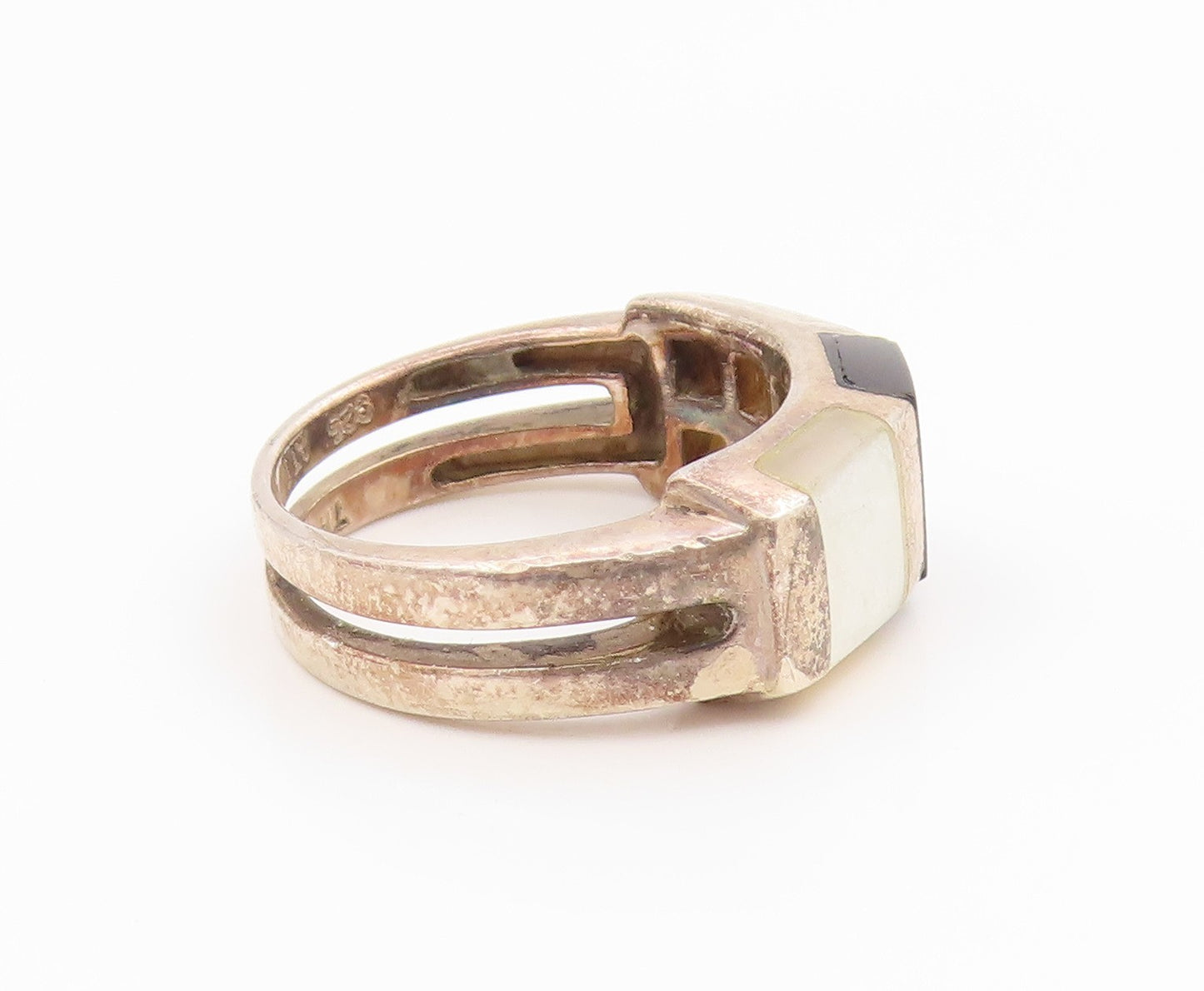 925 Sterling Silver Vintage Ring Mother Of Pearl & Onyx Inlay  Sz 7.5  RG36251