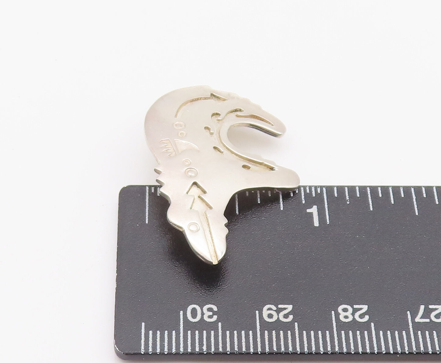 925 Sterling Silver Vintage Brooch Pin NAVAJO Carved Animal Digestion  BP10670