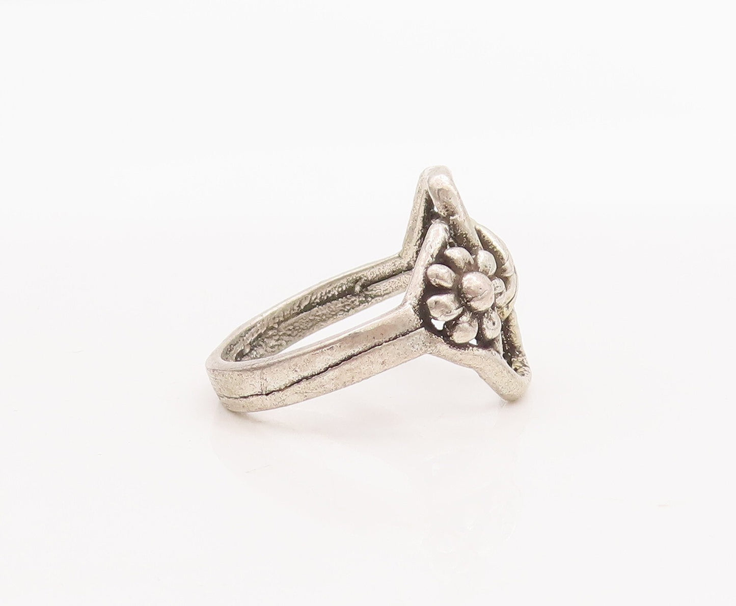 925 Sterling Silver Vintage Ring Solid Cutout Floral Design   Sz 6.5  RG29098