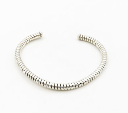 925 Sterling Silver   Vintage Shiny Petite Twist Cuff Bracelet  BT6395
