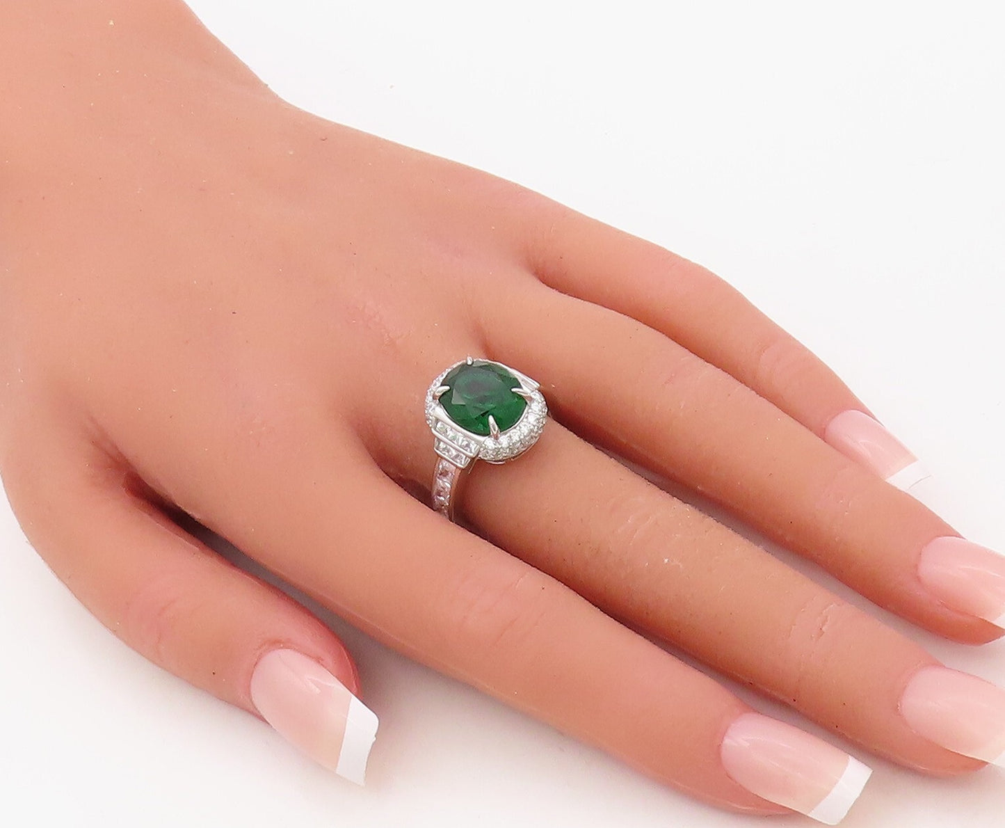 925 Sterling Silver Vintage Ring Oval Cut Green Halo White CZ Inlay Sz 7 RG30641