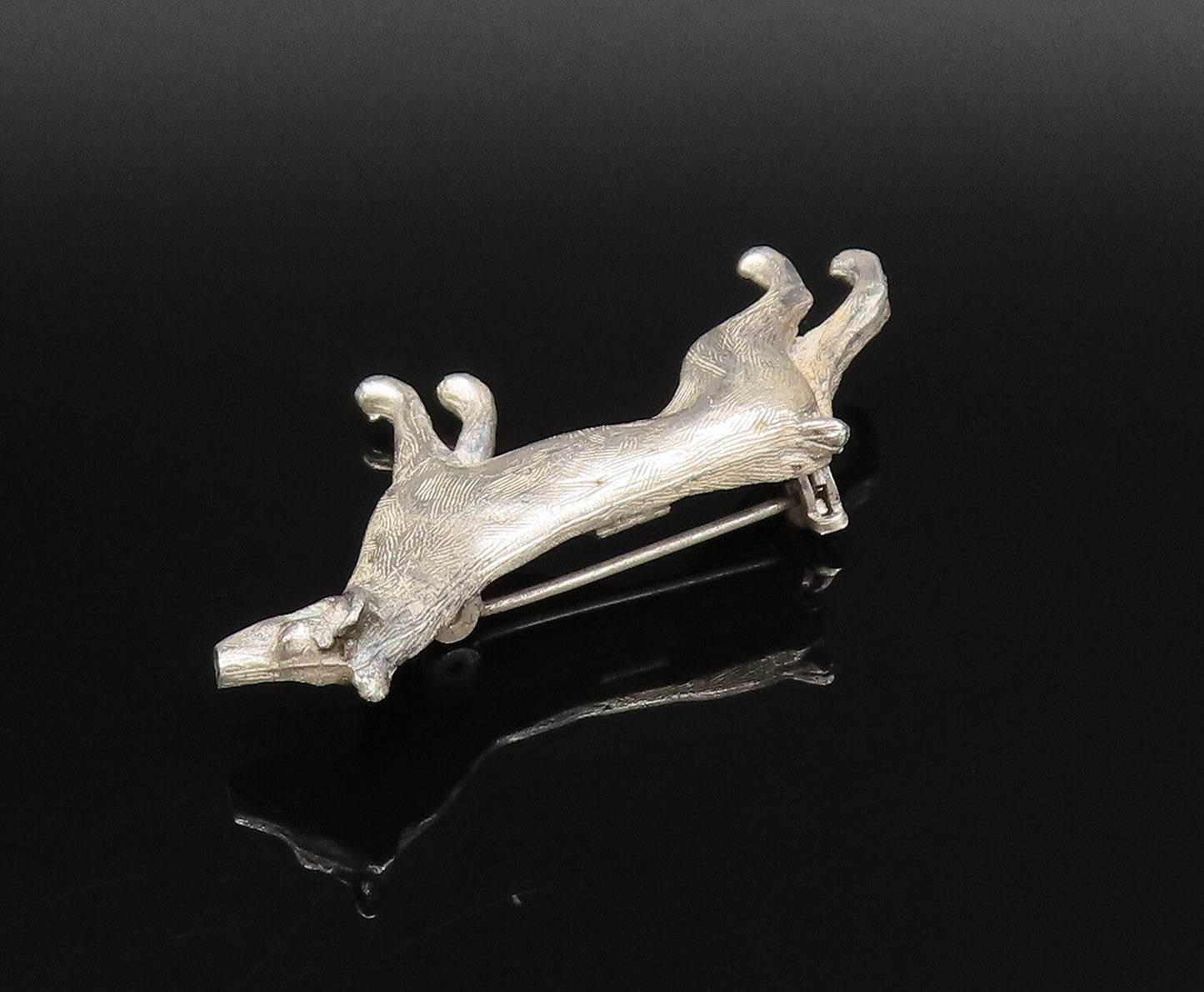 925 Sterling Silver  Vintage Carved Etched Dog Motif Brooch Pin  BP9837