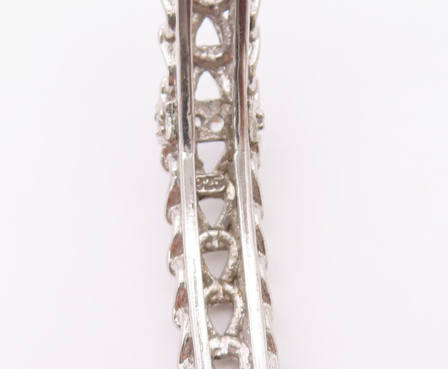 925 Sterling Silver  Vintage Elegant 3D Loop Carved CZ Bracelet  BT10008