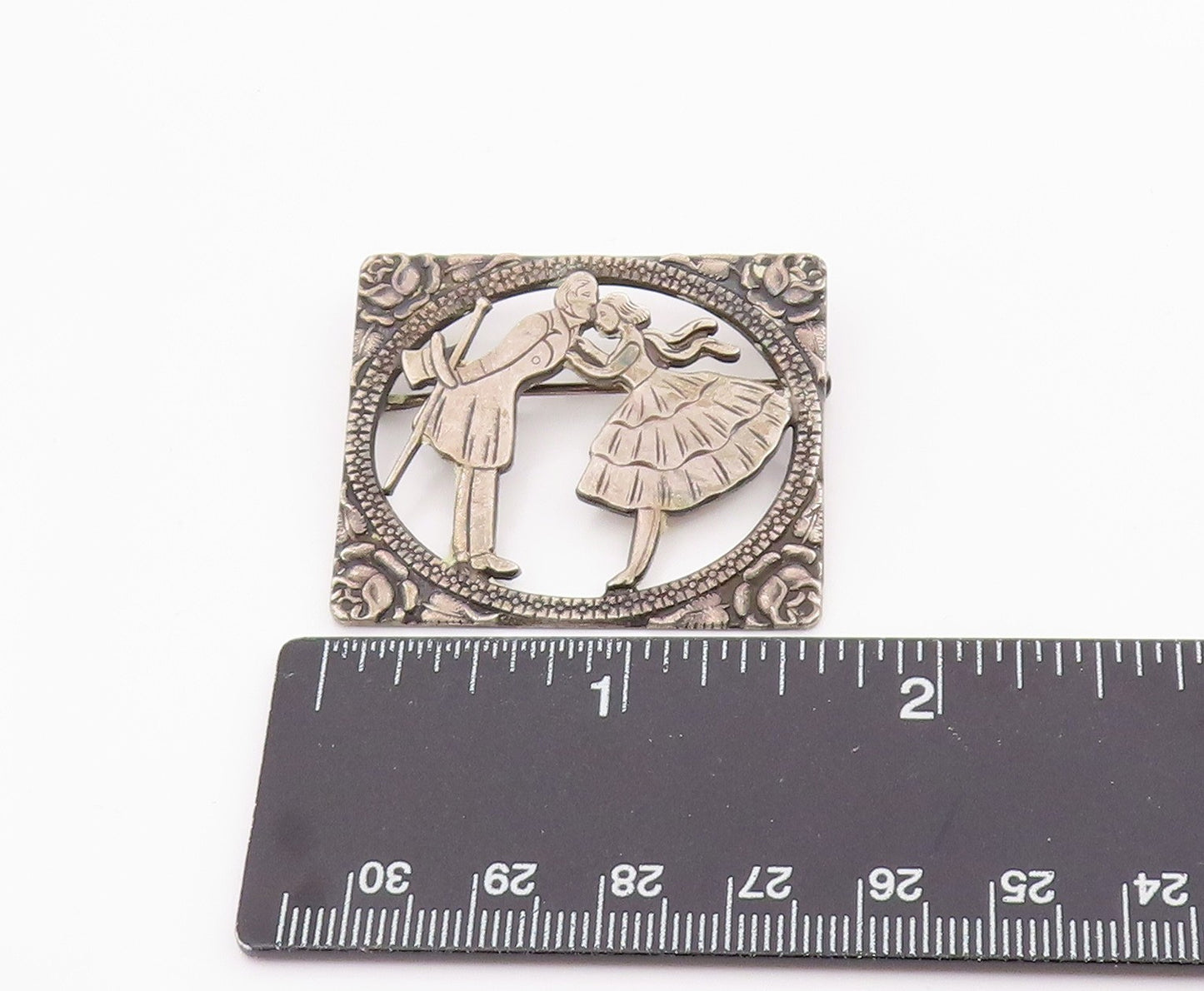 925 Sterling Silver Vintage Brooch Pin Floral Framed Kissing Couple  BP12458