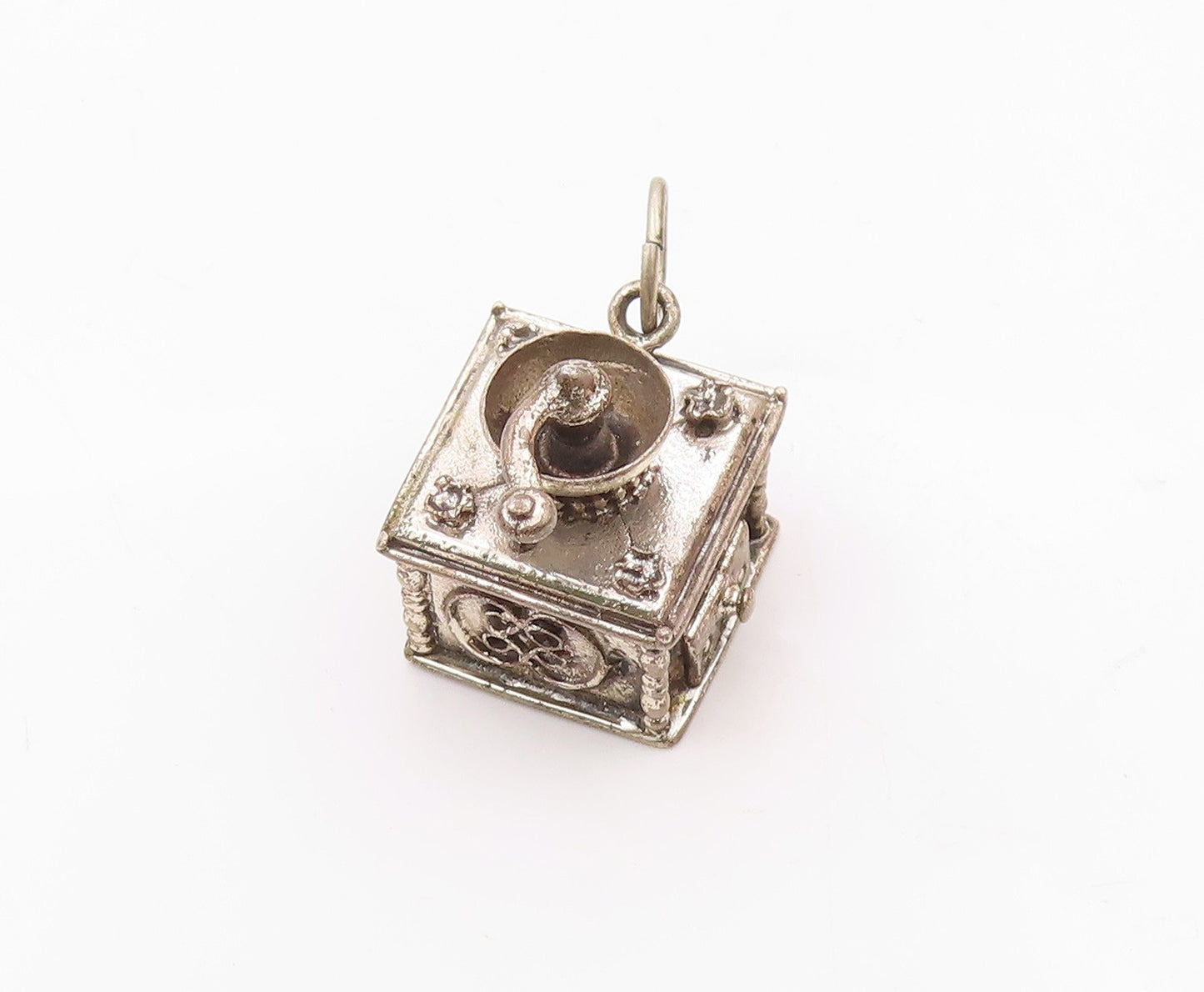 BEAU 925 Sterling Silver  Vintage Pretzel Swirl Detail Box Pendant  PT16001