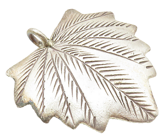 925 Sterling Silver  Vintage Floral Maple Leaf Etched Detail Pendant  PT7032