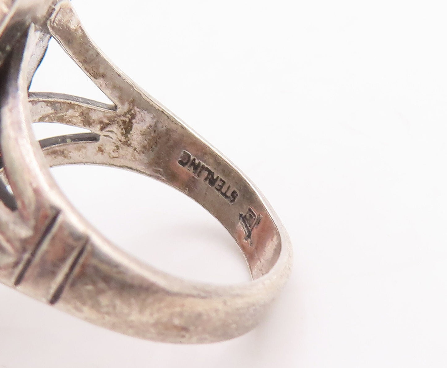 925 Sterling Silver Vintage Ring POST BELL NAVAJO Oval Carved  Sz 6.5  RG29142