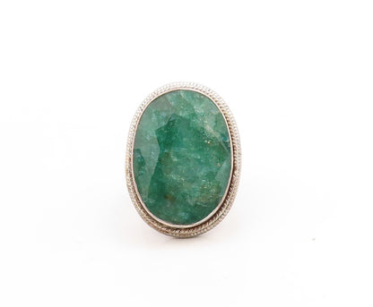925 Sterling Silver Vintage Ring Antique Oval Cut Green Jade  Sz 7.5  RG30525