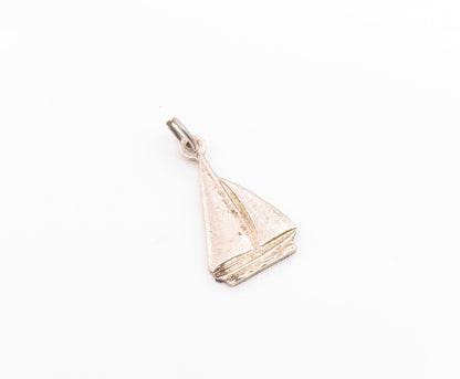 925 Sterling Silver Vintage Petite Sail Boat Motif Drop Pendant  PT17964