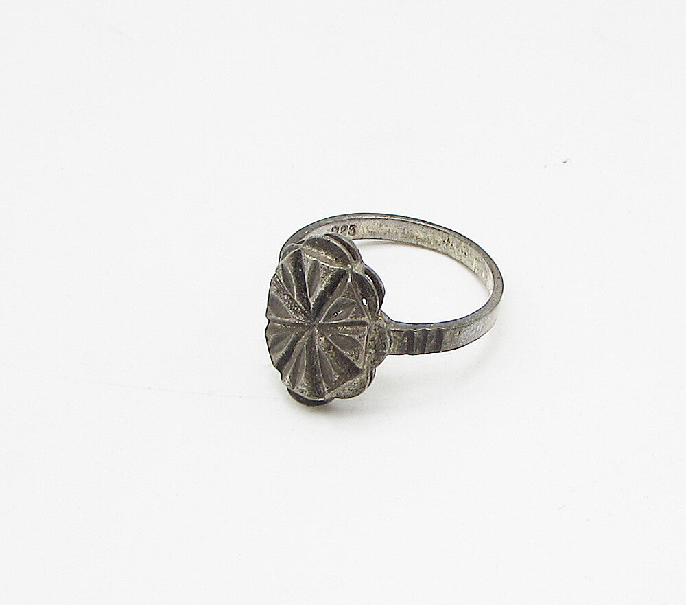 925 Sterling Silver  Vintage Dark Tone Carved Floral Band Ring Sz 7.5  RG3383