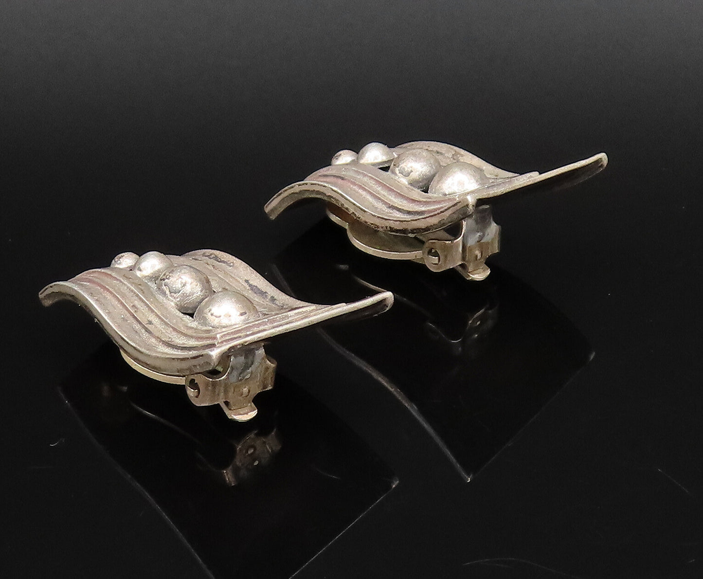 PAT AREIAS 925 Silver  Vintage Graduated Beads Wavy Clip Earrings  EG12192