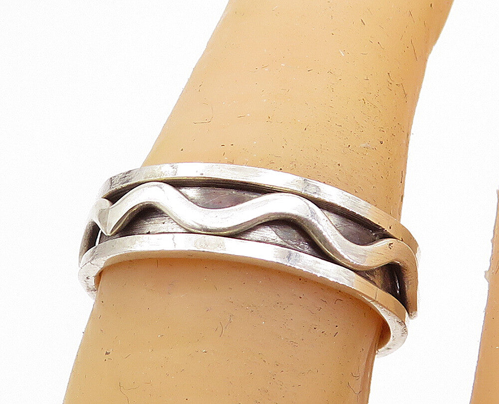 925 Sterling Silver  Oxidized Wavy Detail Round Shiny Band Ring Sz 6.5  RG8255