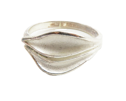 925 Sterling Silver  Vintage Shiny Sculpted Matte Band Ring Sz 6.5  RG13174