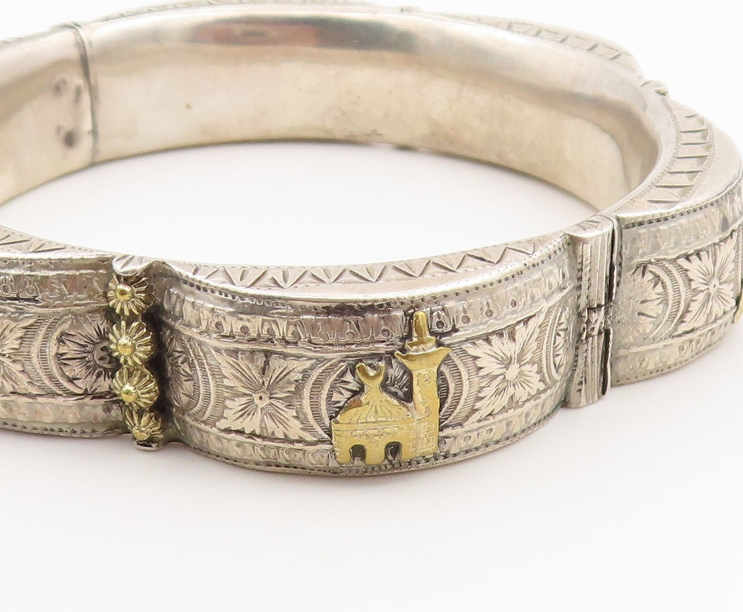 925 Sterling Silver Vintage Bracelet Etched Camel Motif Scalloped Bangle BT12154