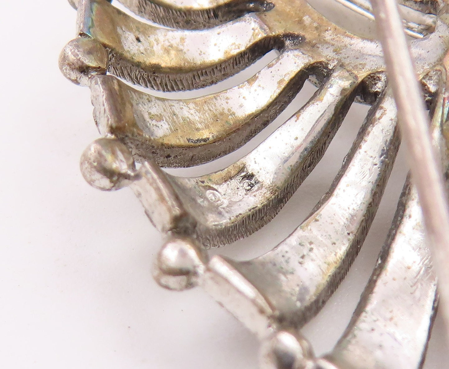 925 Sterling Silver  Vintage Sparkling Swirl Design Brooch Pin  BP5320