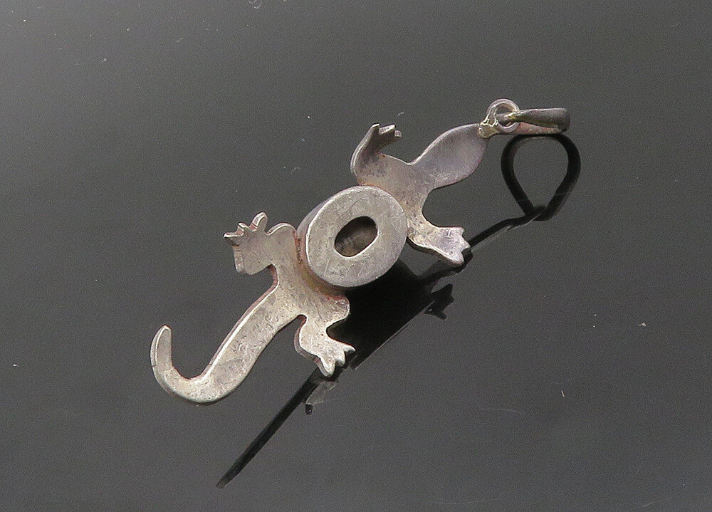 925 Sterling Silver  Vintage Cabochon Cut Howlite Lizard Pendant  PT16100