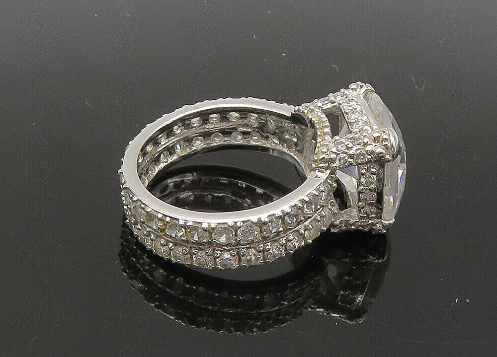 925 Sterling Silver  Vintage Shiny Cubic Zirconia Cocktail Ring Sz 7  RG22220