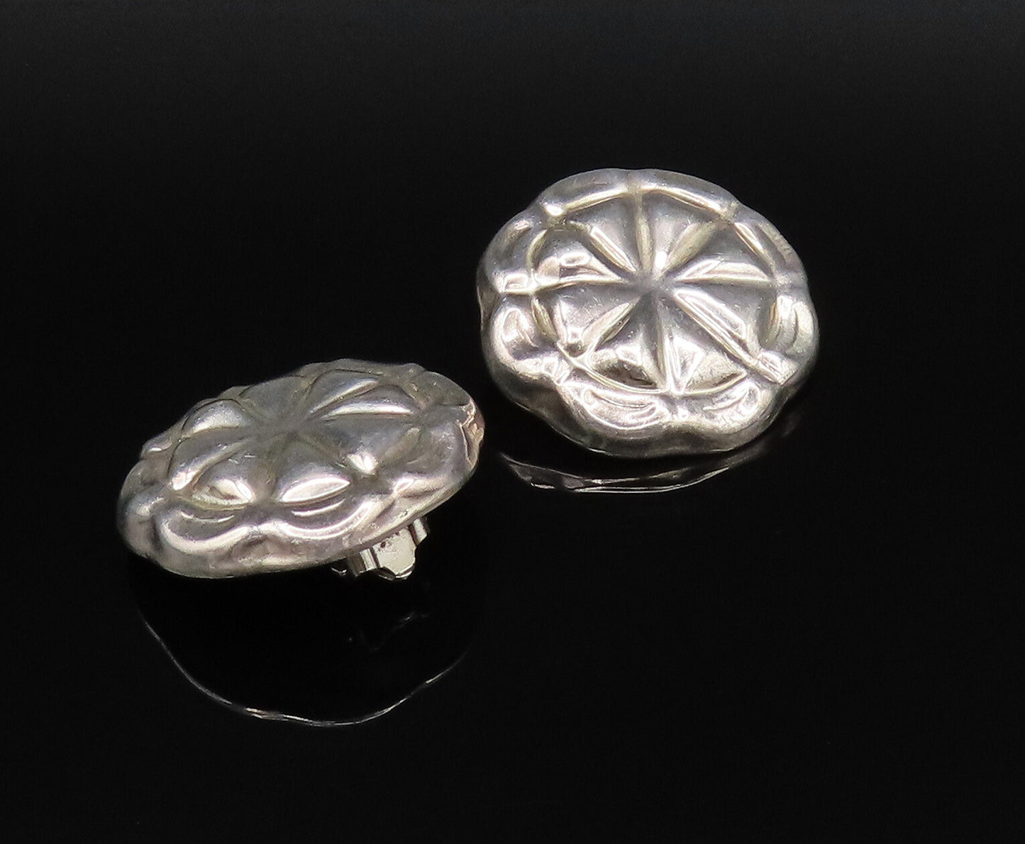 MEXICO 925 Silver  Vintage Etched Wheel Flower Motif Clip Earrings  EG12147