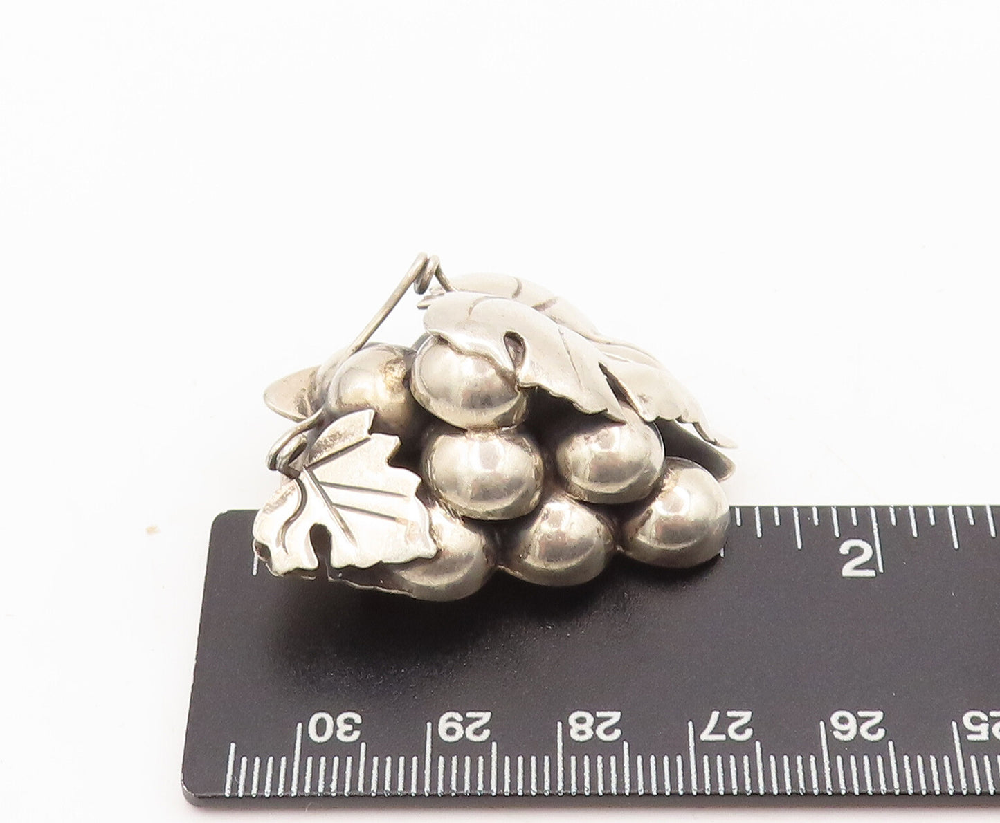 925 Sterling Silver Vintage Brooch Pin TAXCO 3D Carved Bunch Of Grapes  BP10588