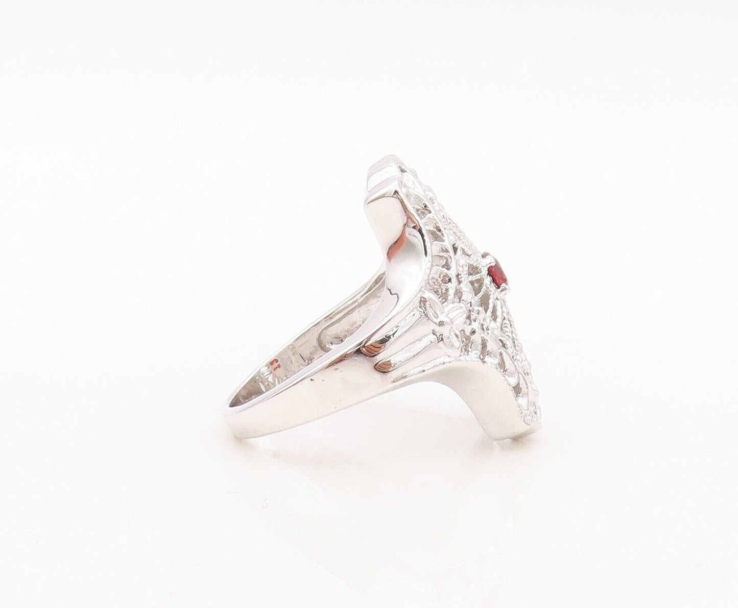 925 Sterling Silver Vintage Ring Floral Design Cutout Garnet Inlay Sz 7  RG30466