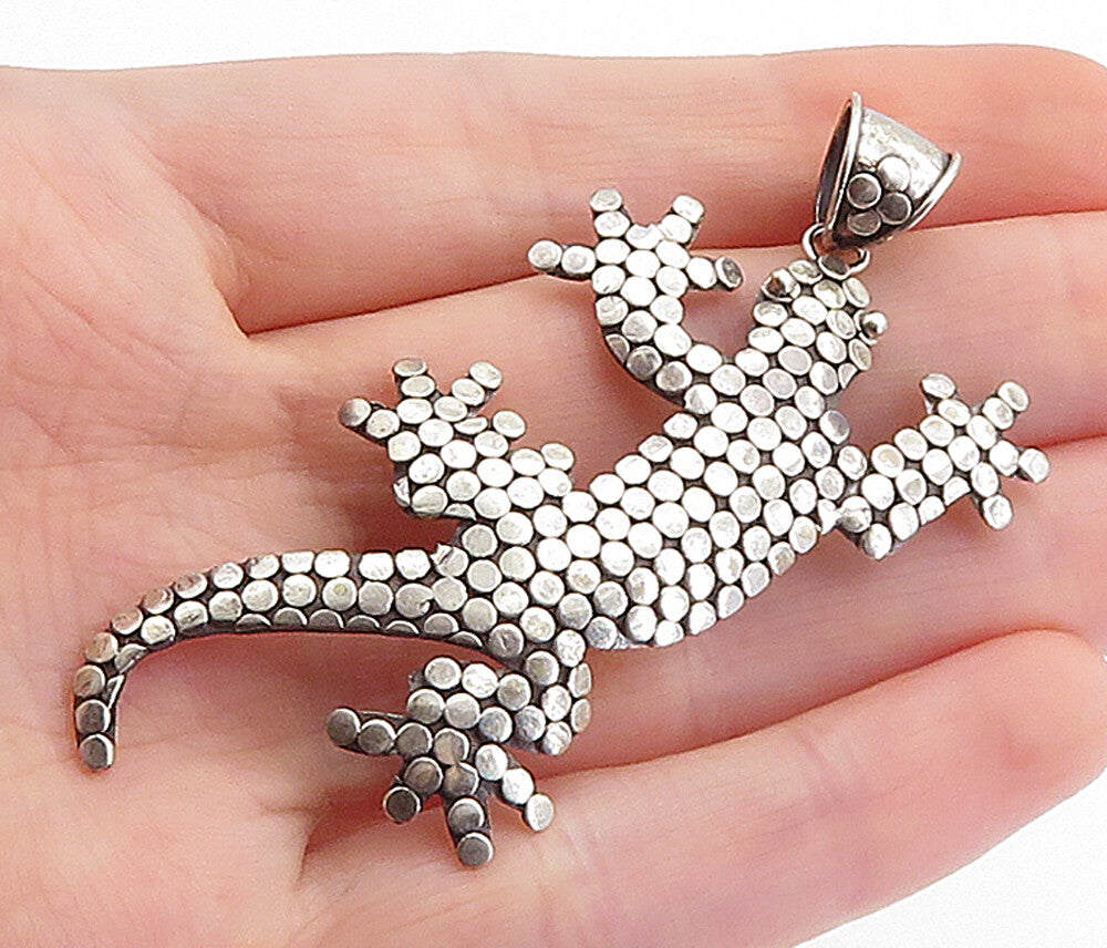 925 Sterling Silver  Vintage Shiny Circle Patterned Lizard Pendant  PT5748