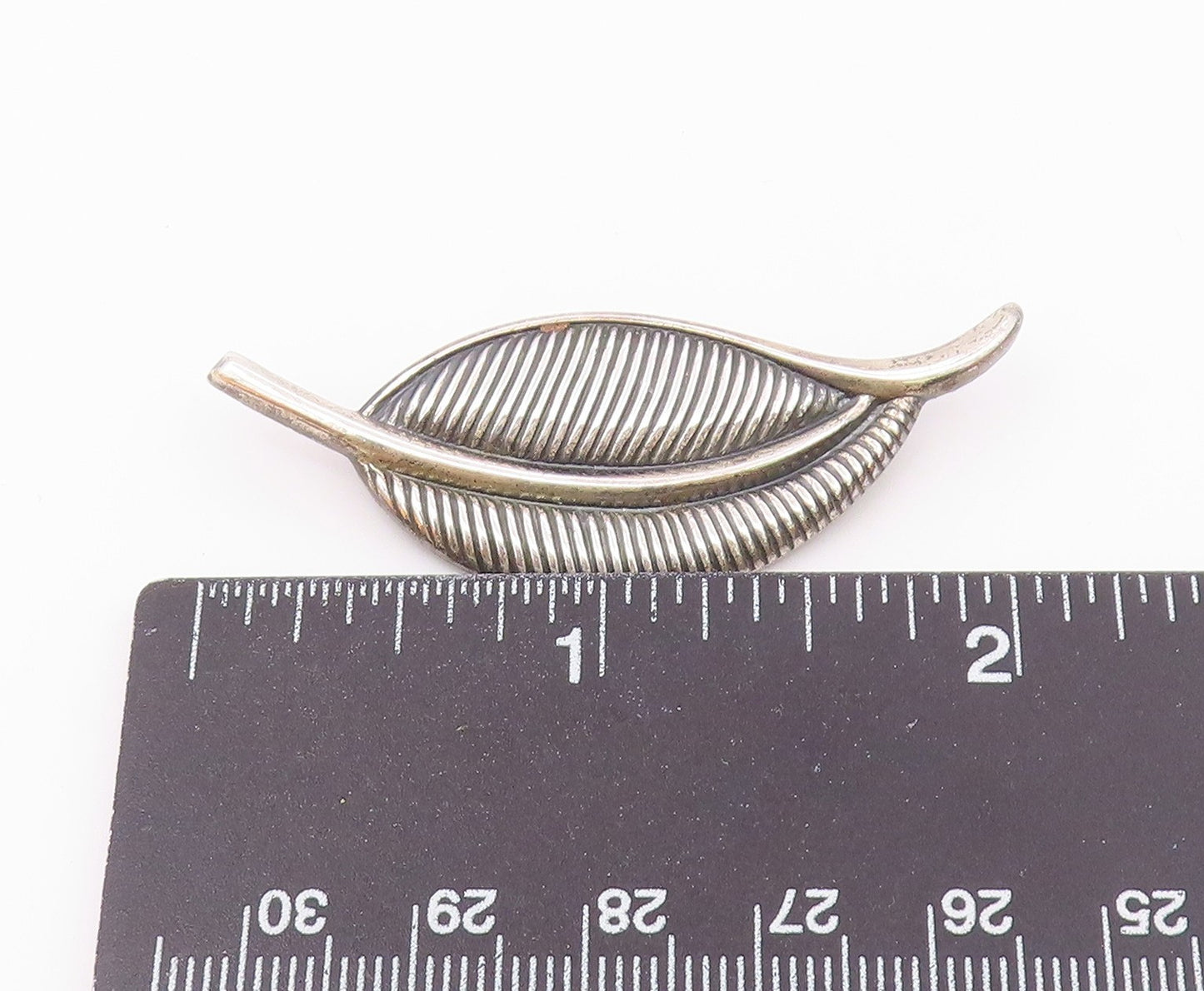 JEWELART 925 Silver  Vintage Linear Textured Single Leaf Brooch Pin  BP9596