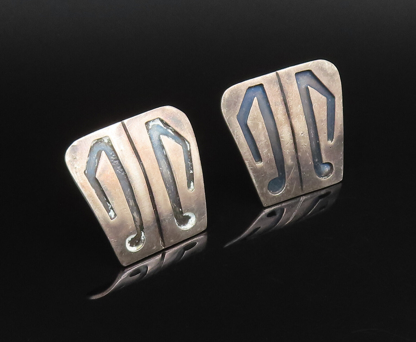 MEXICO 925 Sterling Silver  Vintage Carved Figure Screw Back Earrings  EG12249
