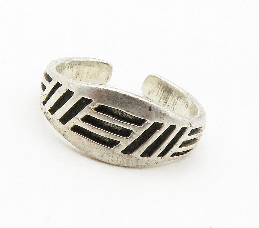 925 Sterling Silver  Vintage Linear Pattern Shiny Band Ring Sz 8  RG15197