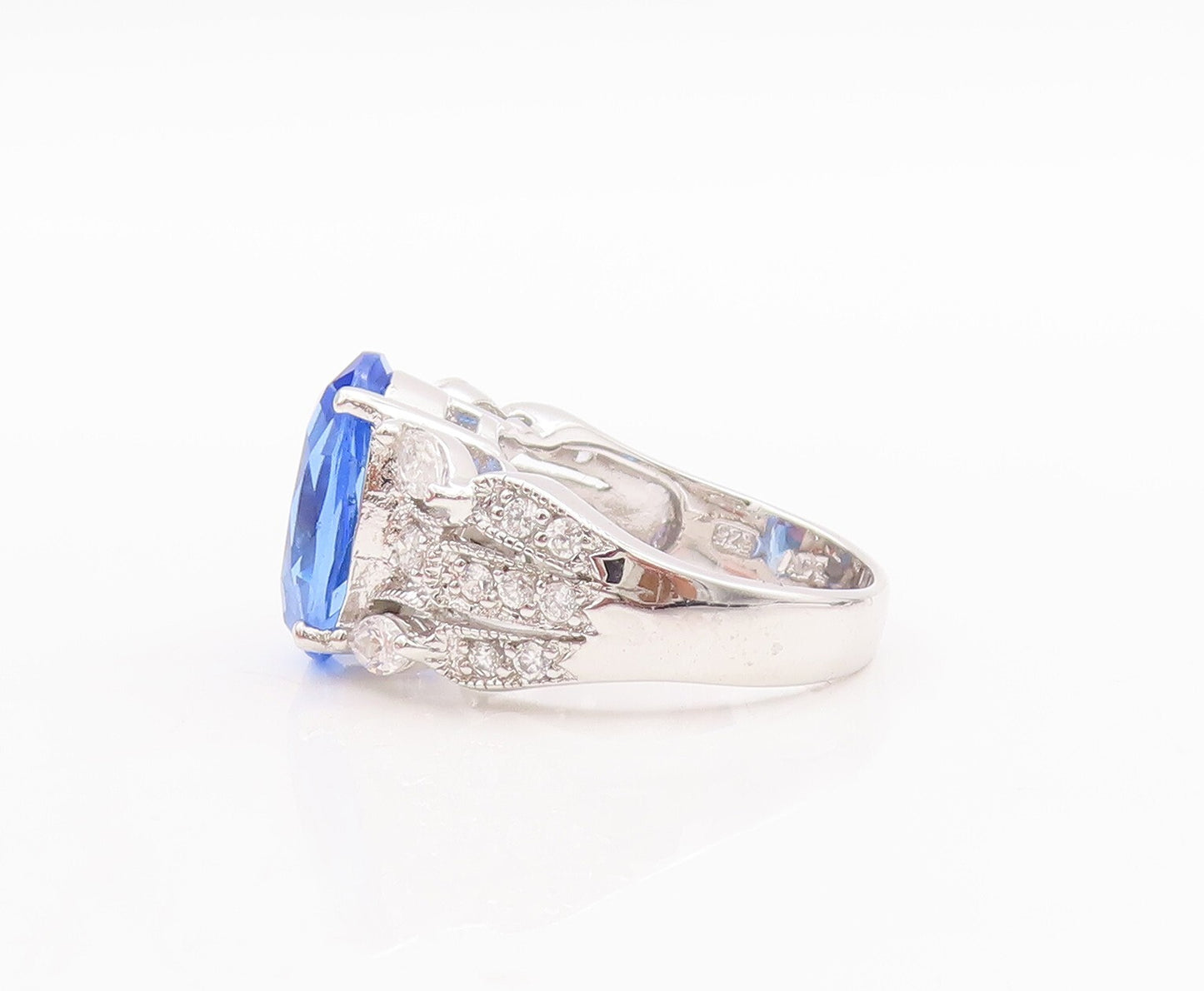 925 Sterling Silver Vintage Ring Designer Cutout Blue & White CZ  Sz 7  RG29596