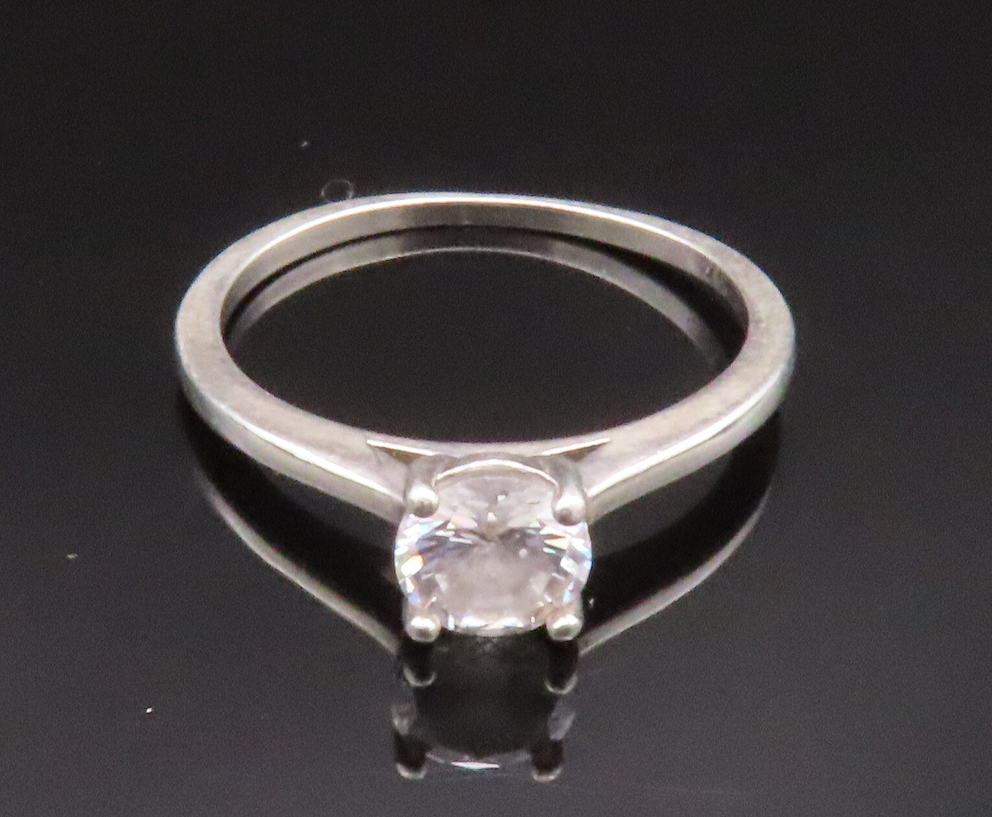925 Sterling Silver  Vintage Minimalist Cubic Zirconia Ring Sz 8.5  RG25080