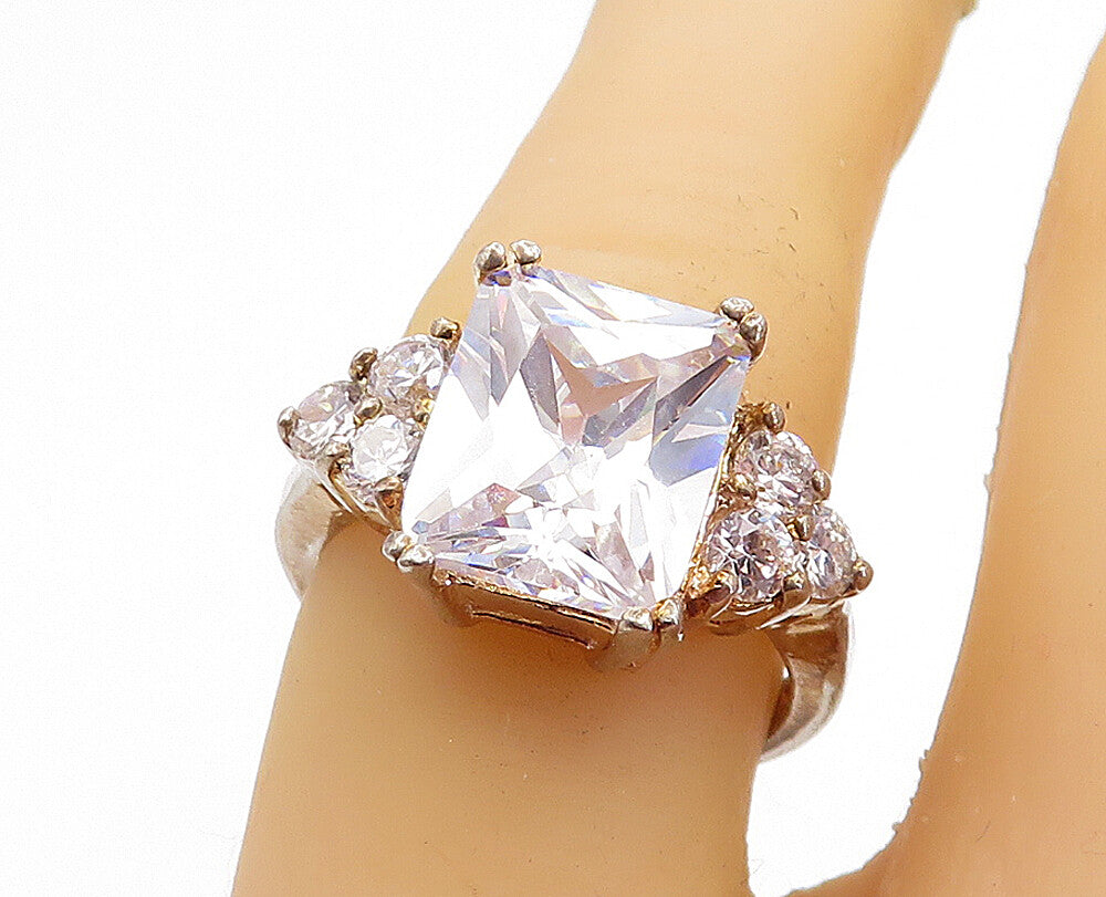 925 Sterling Silver  Vintage Cubic Zirconia Solitaire Accent Ring Sz 7  RG5193