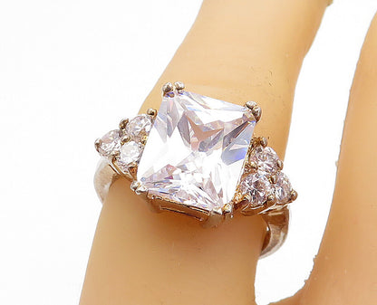 925 Sterling Silver  Vintage Cubic Zirconia Solitaire Accent Ring Sz 7  RG5193