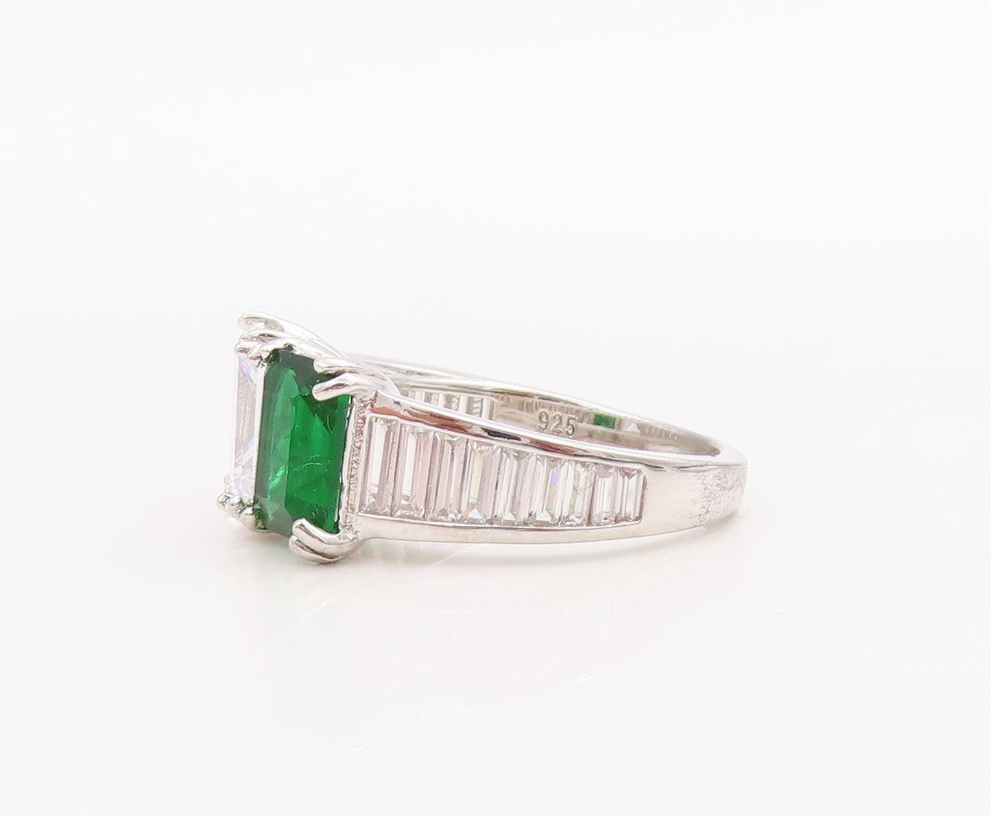 925 Sterling Silver Vintage Ring Rectangle Cut Green & White CZ  Sz 7.5 RG30994