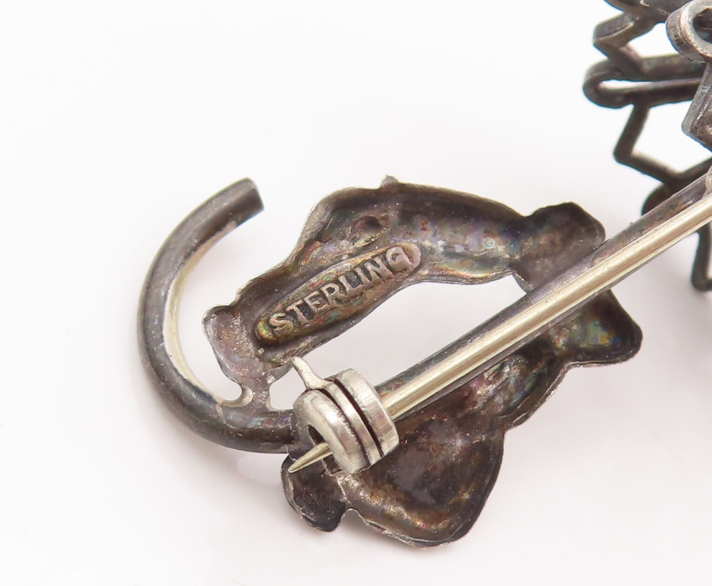 925 Sterling Silver Vintage Brooch Pin Kissing Couple Under Umbrella  BP10980