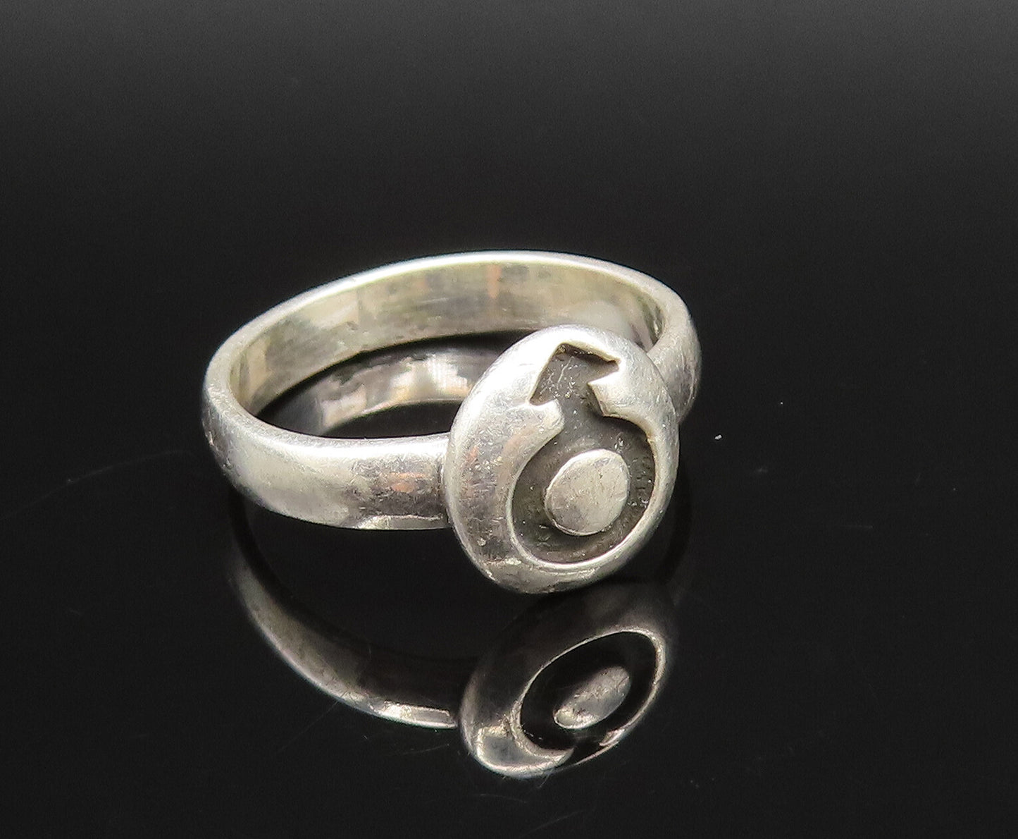 925 Sterling Silver  Vintage Carved Circled Arrow Symbol Ring Sz 6.5  RG25878