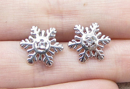 925 Sterling Silver White Cubic Zirconia Snowflake Stud Earrings EG1406