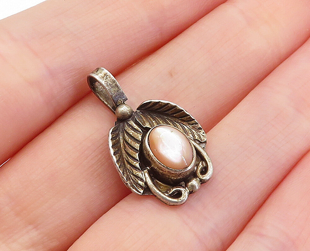 NAVAJO 925 Sterling Silver  Vintage Mother Of Pearl Floral Pendant  PT3718