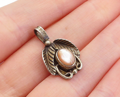 NAVAJO 925 Sterling Silver  Vintage Mother Of Pearl Floral Pendant  PT3718