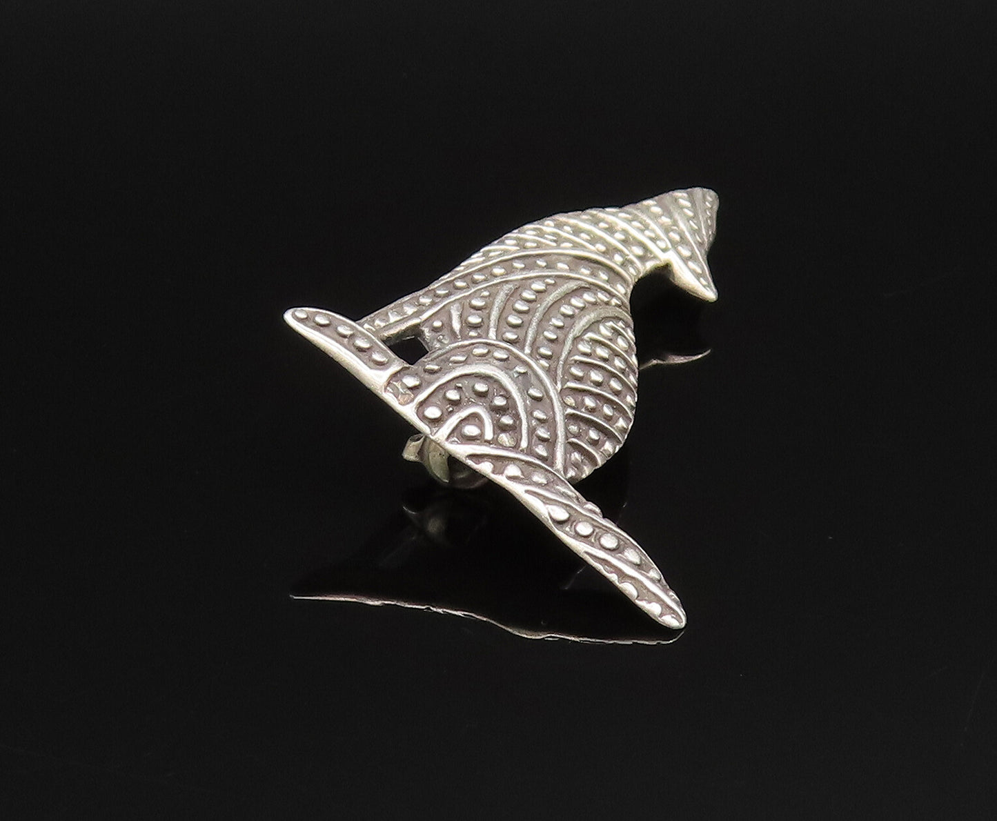 925 Sterling Silver  Vintage Dotted Howling Wolf Dog Brooch Pin  BP9694
