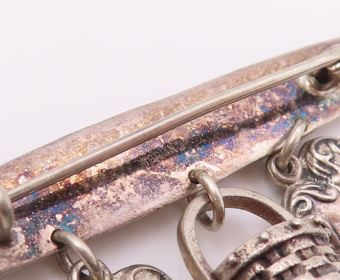 925 Sterling Silver  Vintage Love Hearts & Basket Charmed Brooch Pin  BP8528