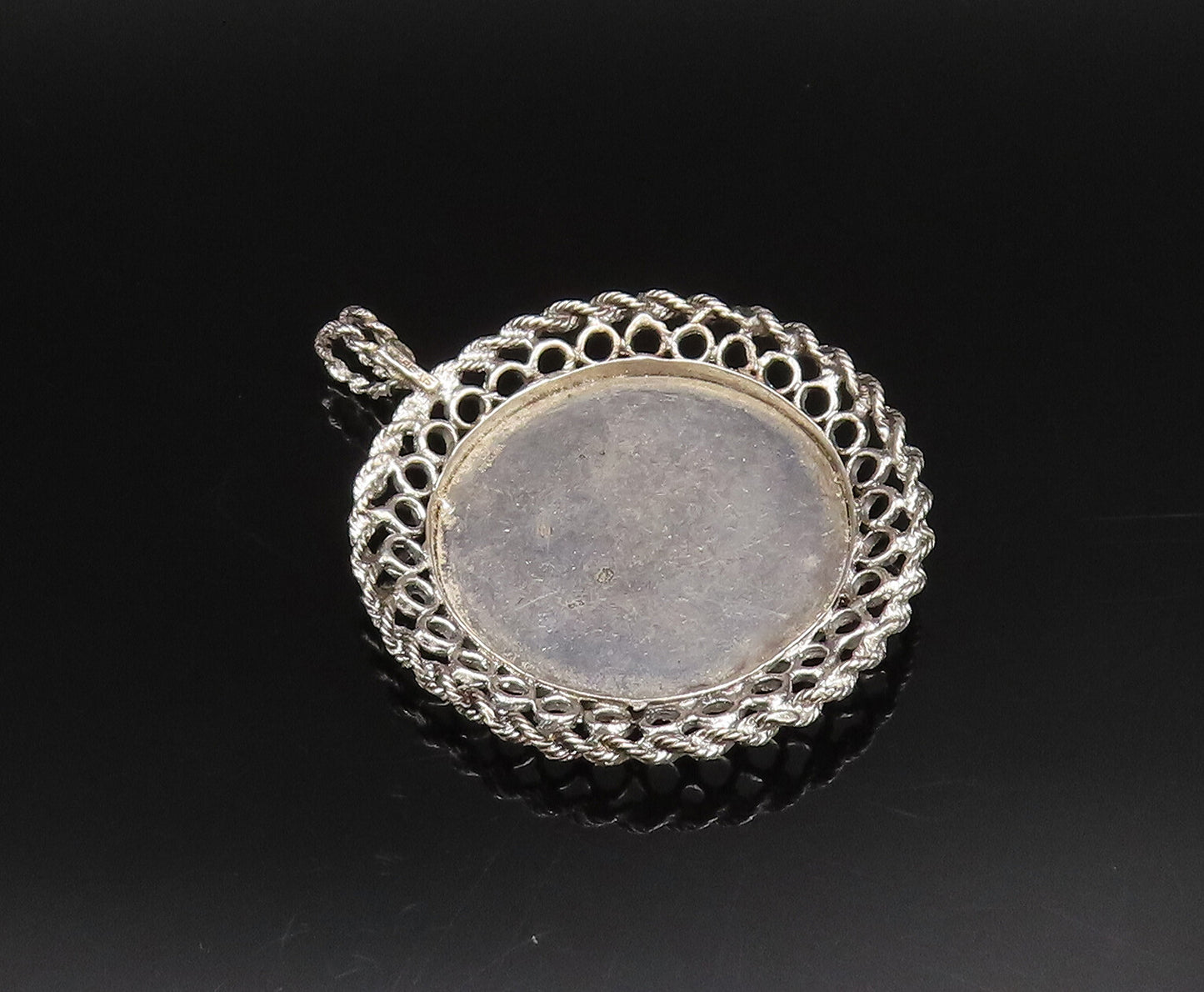 925 Sterling Silver  Vintage Openwork Pisces Fish Astrology Pendant  PT21852
