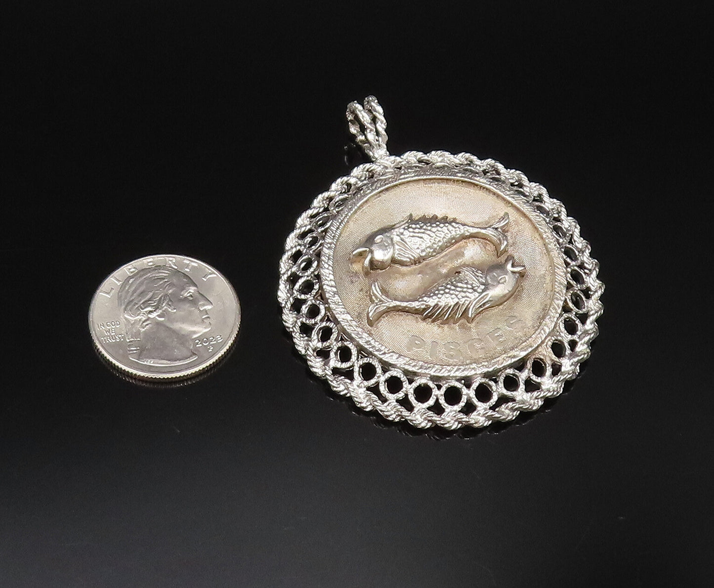 925 Sterling Silver  Vintage Openwork Pisces Fish Astrology Pendant  PT21852