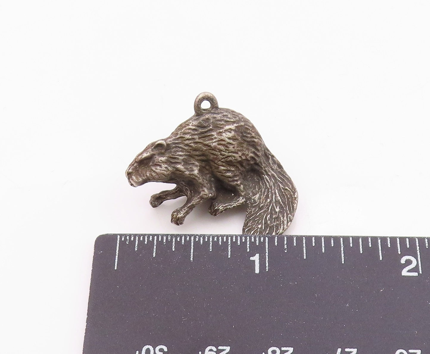 925 Sterling Silver Vintage Detailed Sitting Squirrel Beaver Pendant  PT22339