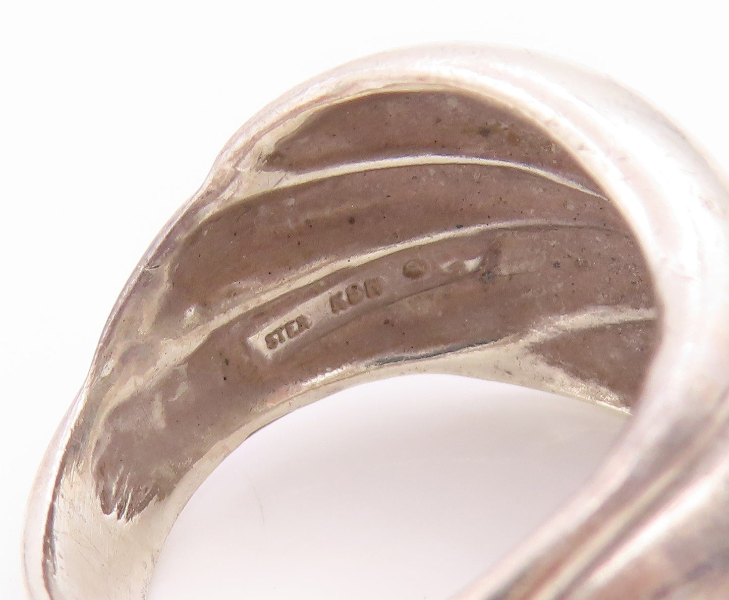 925 Sterling Silver Vintage Ring Modernist Grooved Dome Band  Sz 8  RG36098