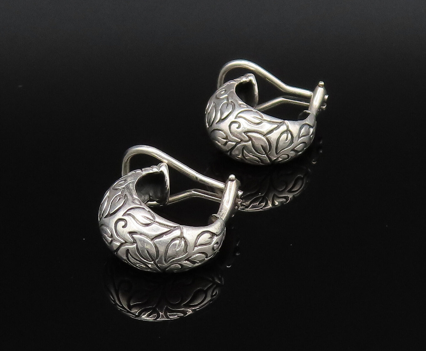 925 Sterling Silver  Vintage Leaf Engraved Huggie Hoop Earrings  EG12037