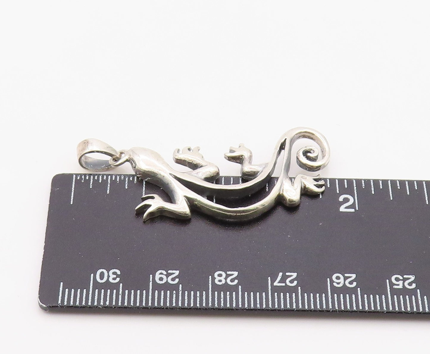 925 Sterling Silver Vintage Pendant Classic Gecko Lizard Outline Charm   PT26312