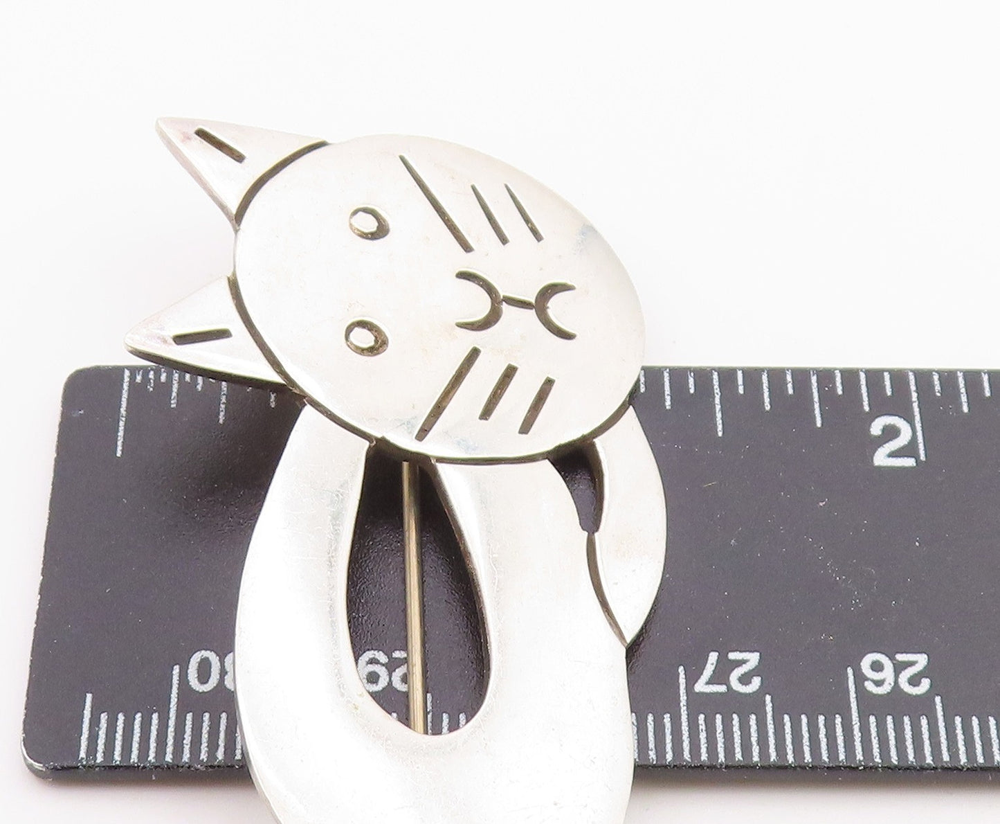 MEXICO 925 Sterling Silver  Vintage Shiny Lying Cat Motif Brooch Pin  BP3282